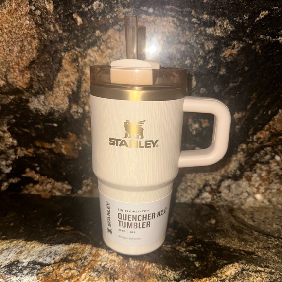 Stanley 20oz Quencher H2.0 FlowState Tumbler with Handle. BIRCH WOODGRAIN - Picture 2 of 6